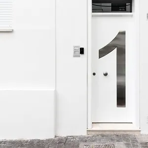 https://moderno-apartamento-urbano-en-barrio-histrico-1d.adeje-hotels.com